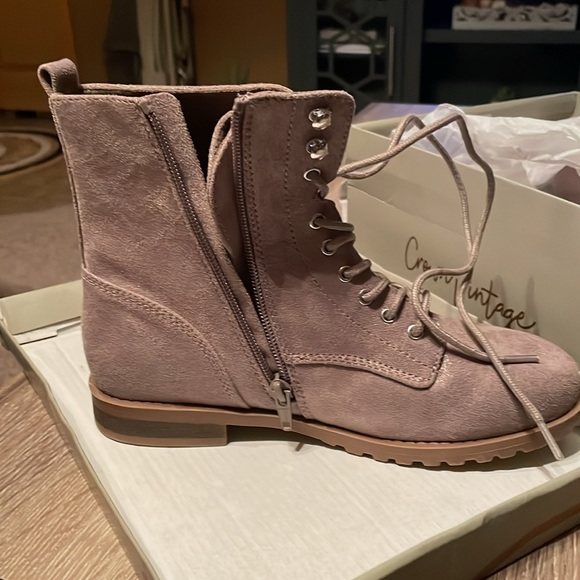 NIB Crown Vintage side zip toast boots, Size 5 - Picture 2 of 6